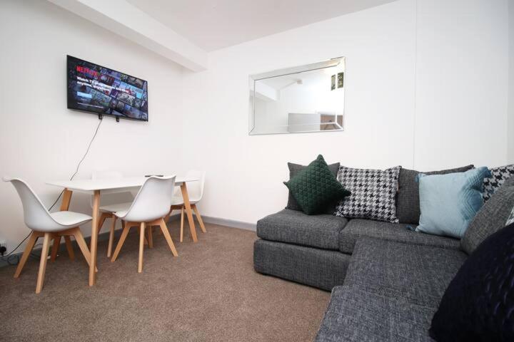 City Centre, Parking, Smart Tv'S In All Rooms Swansea Exterior photo